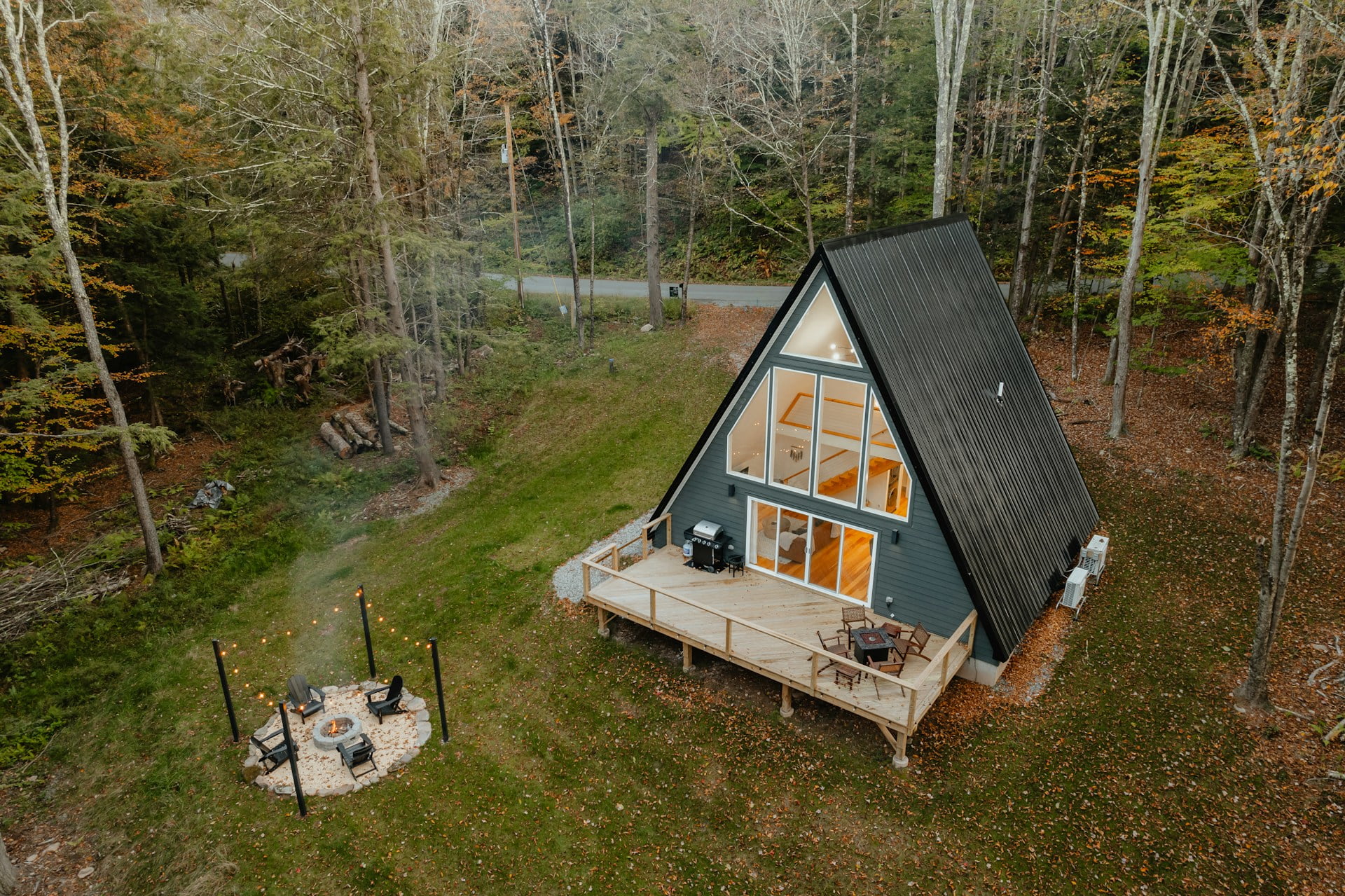 Small cabinin the forest Architectural design